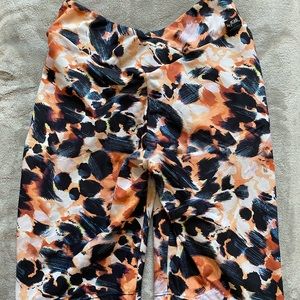 LiCi Fit Wild Thing v-cut scrunch biker shorts size M/L